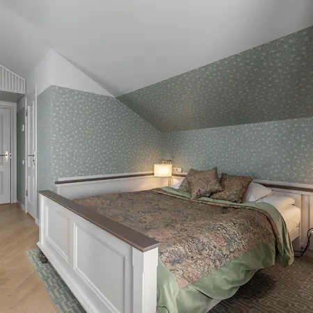 Roze Boutique 4* Lipawa