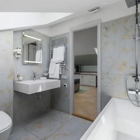 Roze Boutique 4* Lipawa
