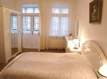 Roze Boutique Hotel